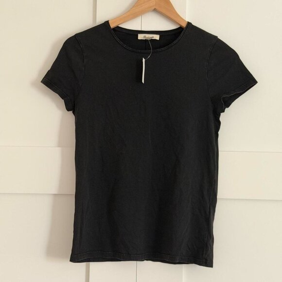 Madewell Essential Slim Tee in Lightweight Cotton in Jet Black, Size Small - Picture 7 of 10